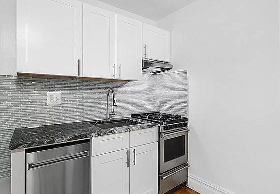 3rd image of 222 W 10th St APT B