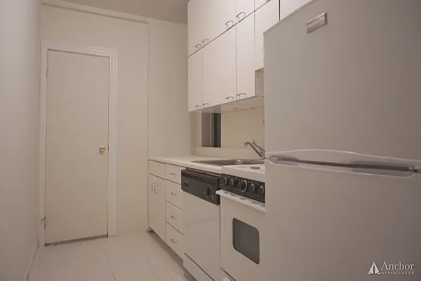 Rented by Anchor Associates | media 2