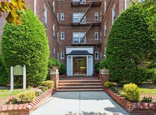 55 Grand Ave APT 1D, Rockville Centre, NY 11570