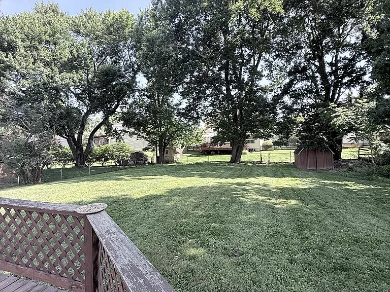25 Greenview Ave #BASEMENT — Photo 2