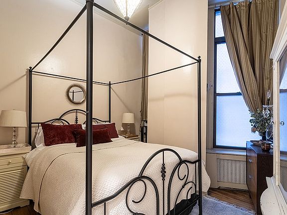 3rd image of 205 W 57th St APT 2CB