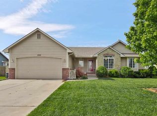 1233 Red River Dr, Clearwater, KS 67026