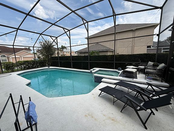 3rd image of 525 Lakescape Ct