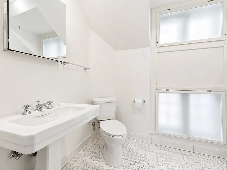 235 1/2 Greenwood St #CH — Photo 13