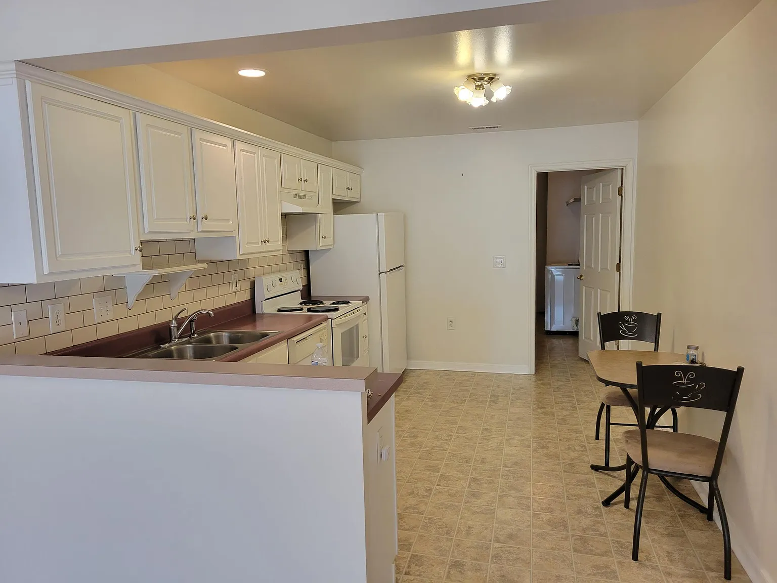 3 bed, 1725 sqft, $2,250 — Photo 4