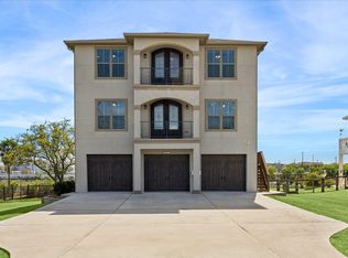 2001 Ocean View Dr, Seabrook, TX 77586