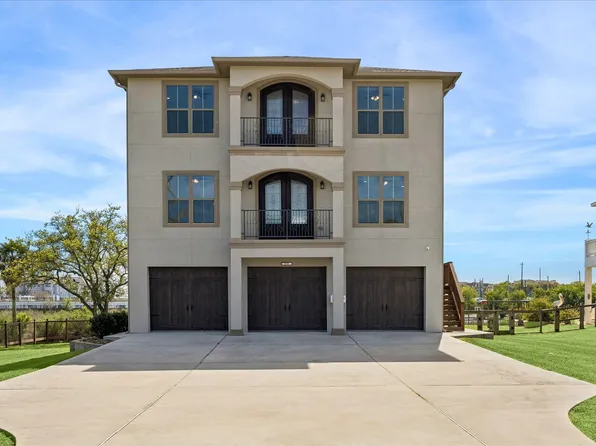 2001 Ocean View Dr, Seabrook, TX 77586