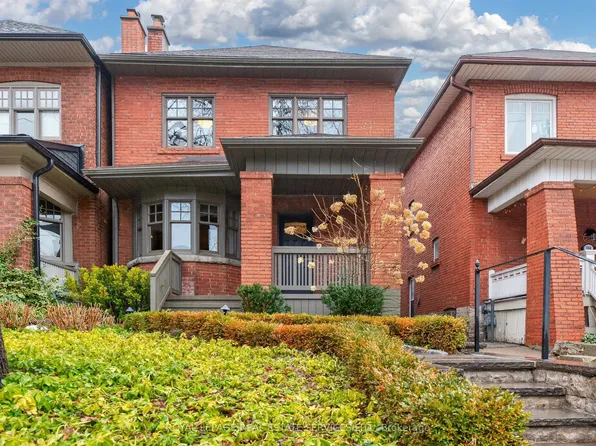 396 Durie St, Toronto, ON M6S 3G4