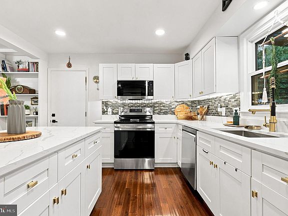 5th image of 2848 Gunarette Way