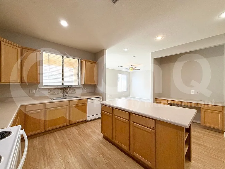 5310 E Hilton Ave — Photo 9