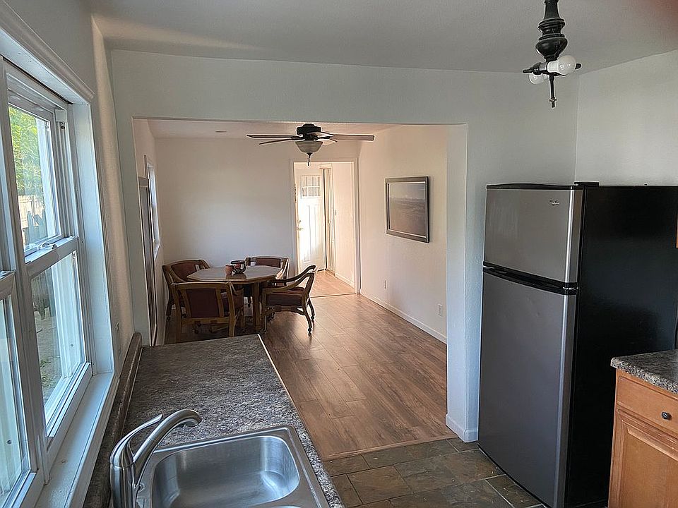 2nd image of 415 E Greenview Ave