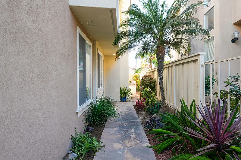 3 bed, 2.5 bath, 1699 sqft, $5,100 — Photo 3