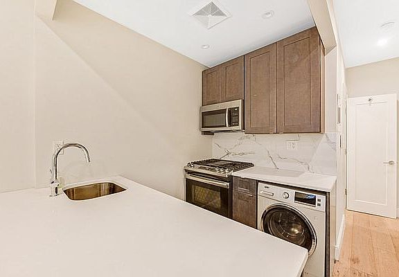 5th image of 223 E 74th St #4E