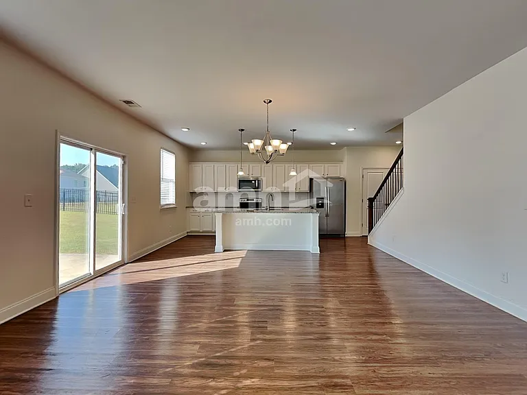 401 Levon Ct — Photo 5