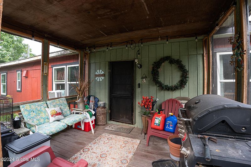 4th image of 212 Pleasant Valley Road