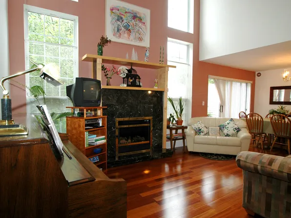 128 Pembroke Cir #7-C, Lake Bluff, IL 60044