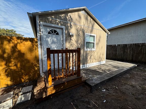 2nd image of 11105 N Dixon Ave #B