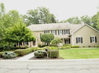 9 McVickers Ln, Mendham, NJ 07945