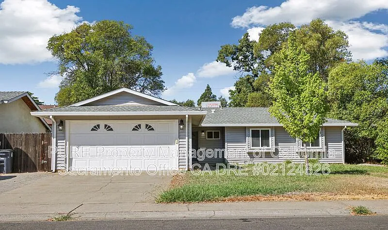 2114 Pinetree Ct photo 1