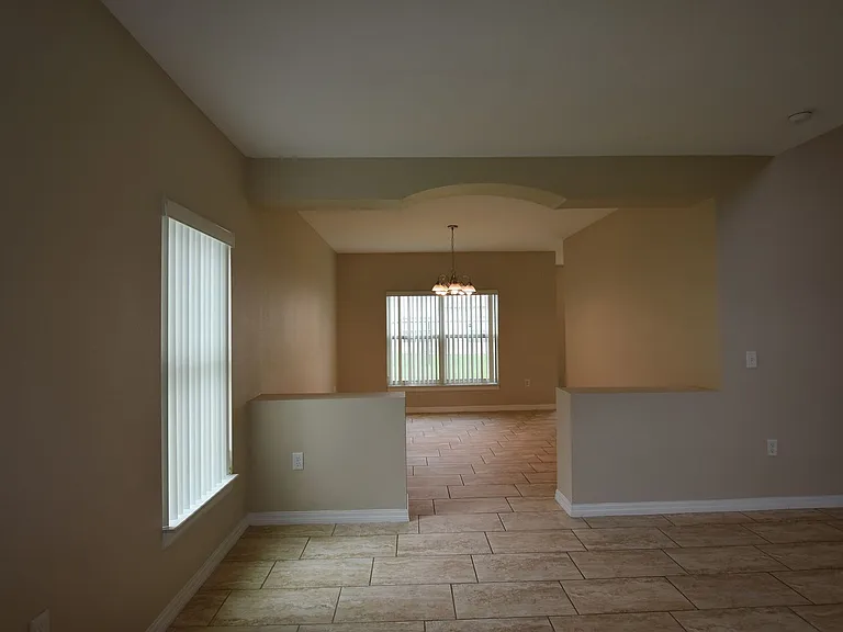 527 Bristol Cir — Photo 7