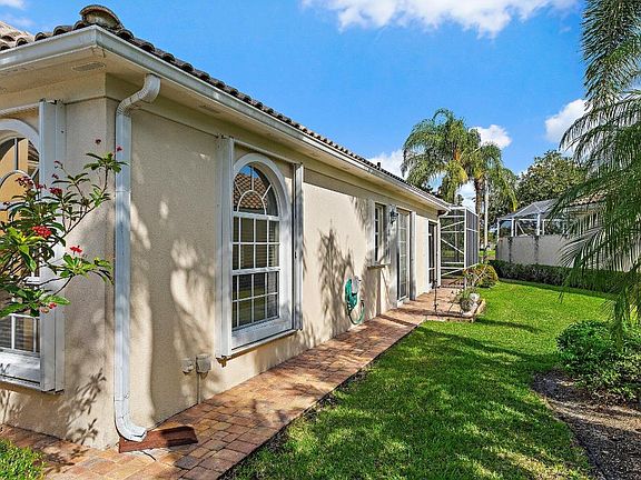 5th image of 8120 SE Paurotis Ln