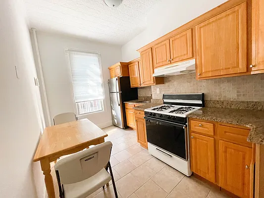 Rented by Ulas Real Estates Inc | media 27