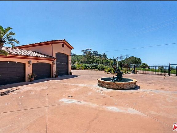 3rd image of 10827 Pacific View Dr #1