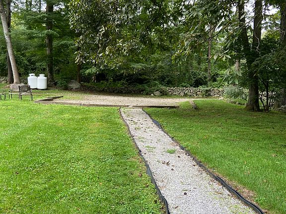 2nd image of 1015 Ridgefield Rd