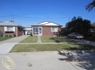 21617 Cedar St, Saint Clair Shores, MI 48081