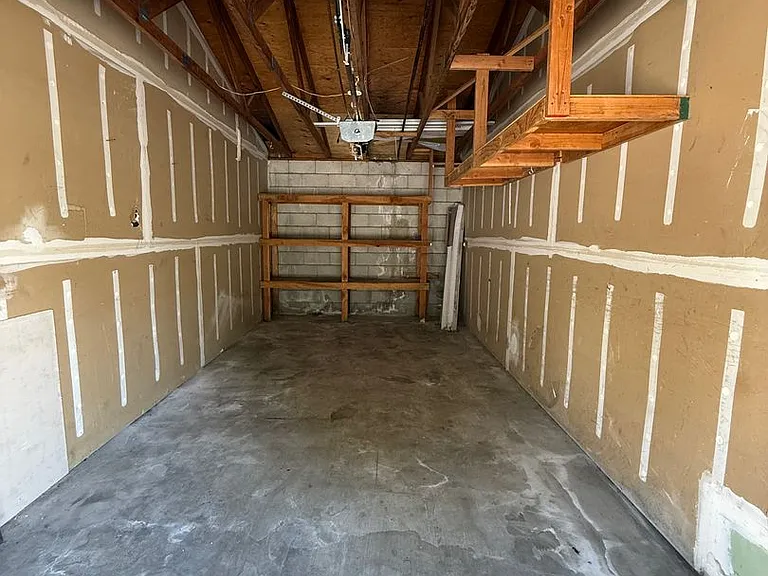 129 Olive St — Photo 22