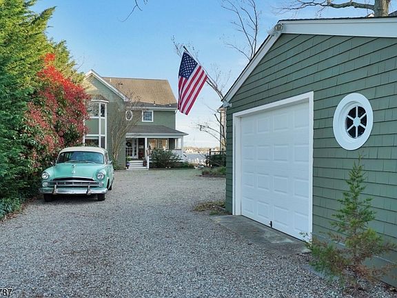 3rd image of 599 Point Ave