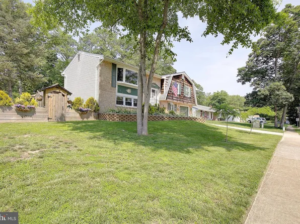 2902 Sandwich Dr, Waldorf, MD 20601