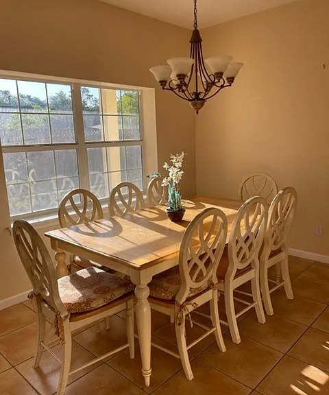 Dining Room connected to Kitchen area