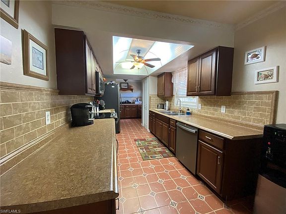 3rd image of 636 NE 1st Ave