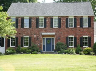 16 Spring Ct, Washington Crossing, PA 18977