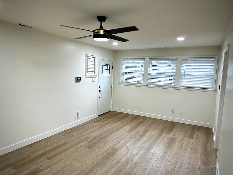 1450 Academy St — Photo 11