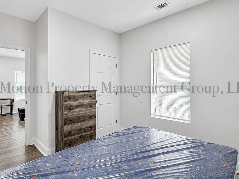 702 Carmen Ave — Photo 6