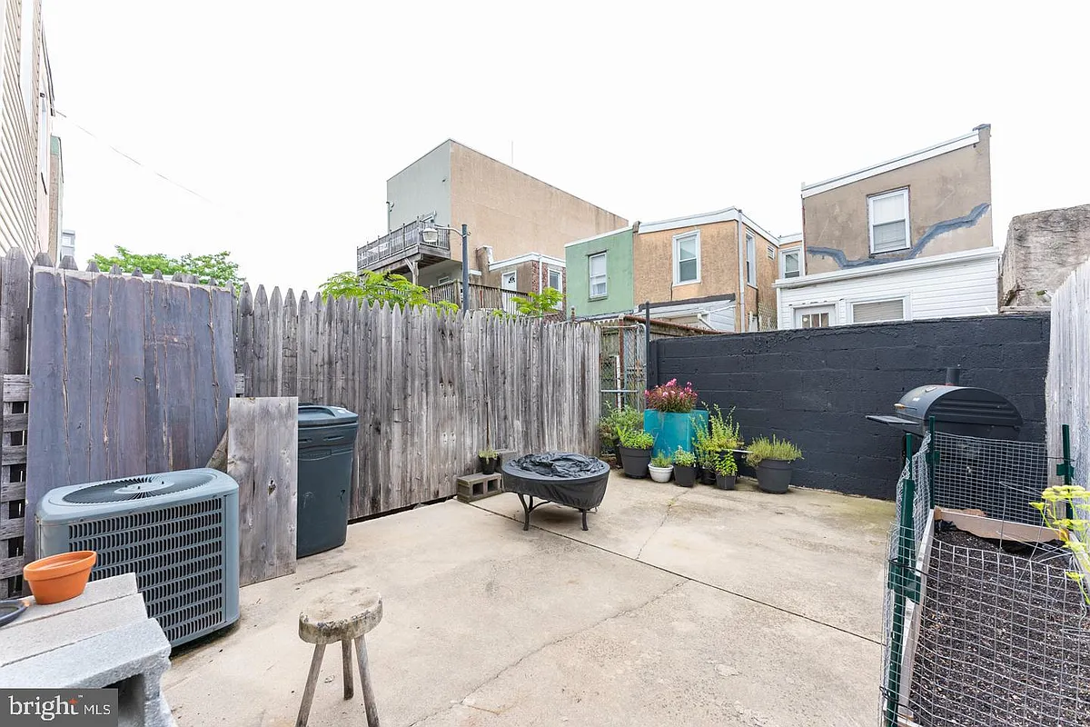 Building Photo - 2633 Almond St