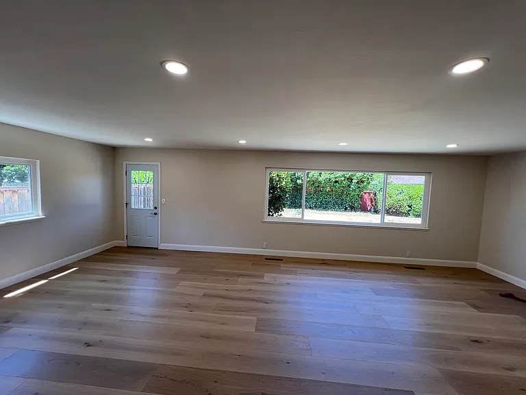 1333 Ridgeley Dr — Photo 4