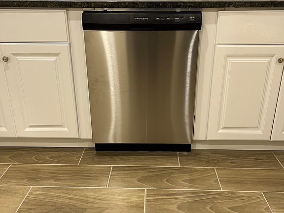 5th image of 96 Winslow St Floor 3