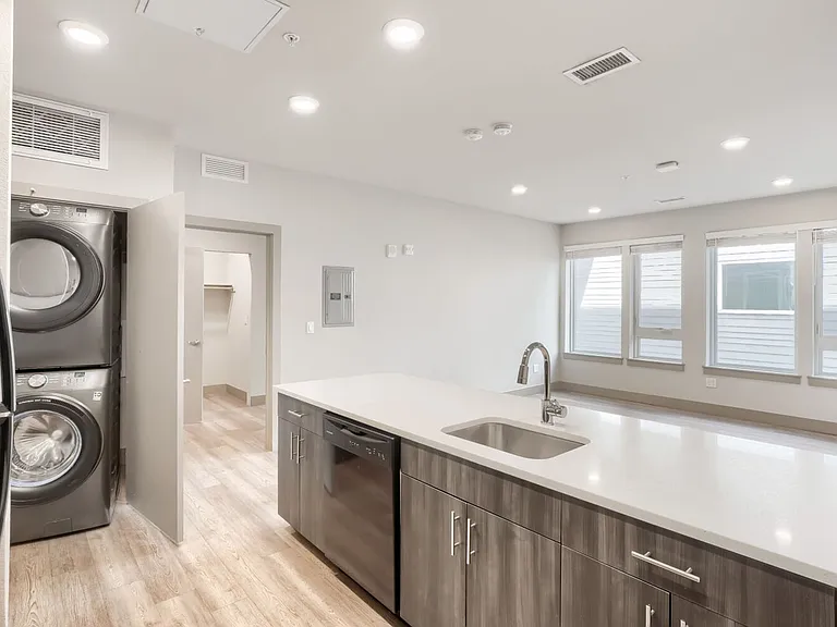 4923 King St — Photo 46