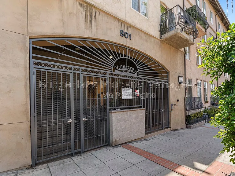 801 W Hawthorn St W #304 — Photo 3