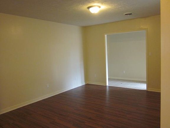 3rd image of 3429 Shannon Dale Dr