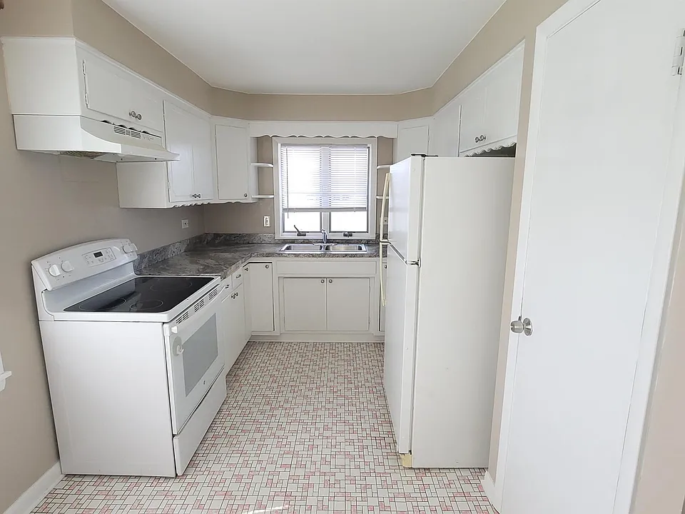 9600 S Komensky Ave
