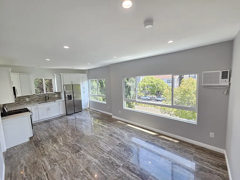 511 Rampart — Photo 1