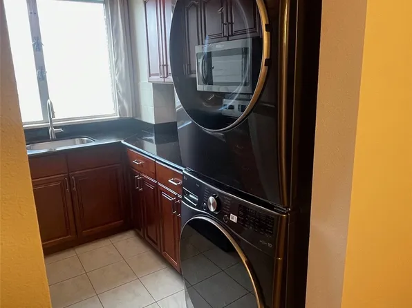 1555 Pohaku St APT B202, Honolulu, HI 96817