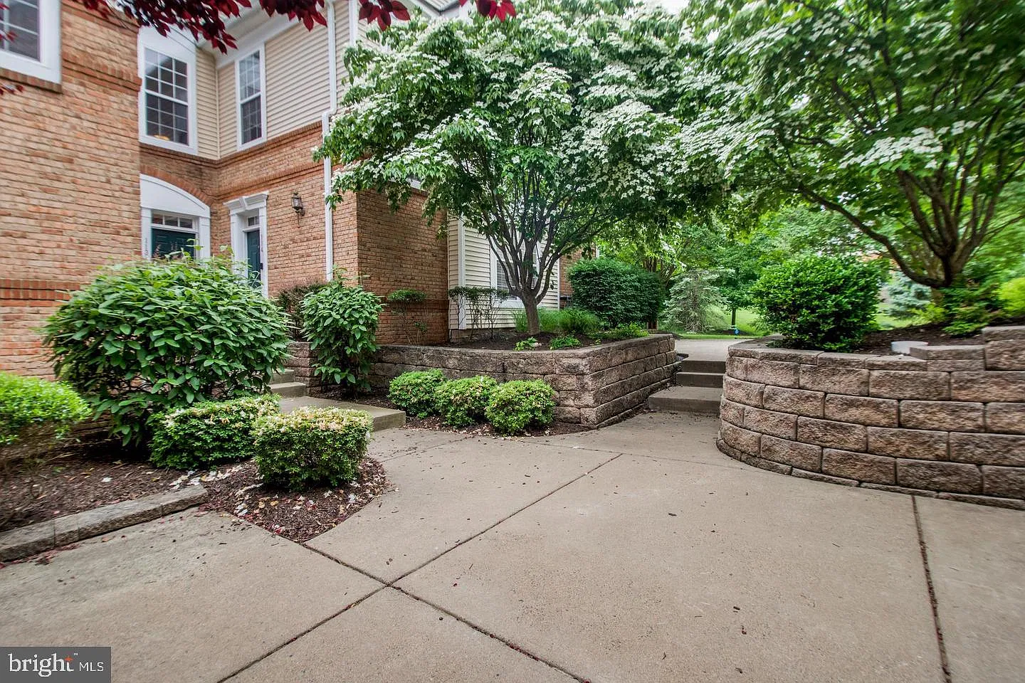 2 bed, 2.5 bath, 1588 sqft, $2,650 — Photo 3