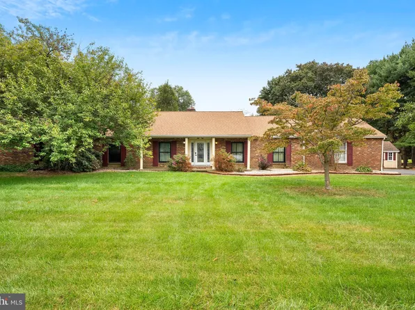 12 Moores Dr, Bear, DE 19701