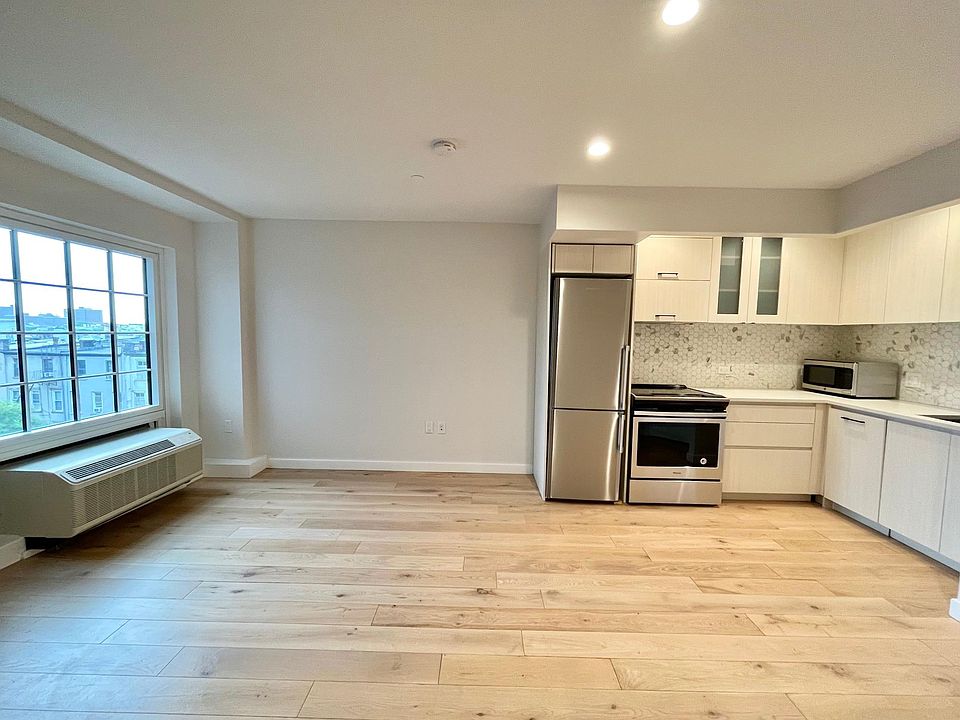 1st image of 555 Waverly Ave #4NM
