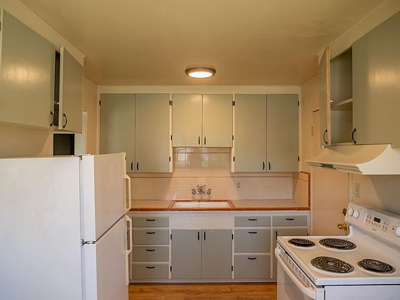 3rd image of 535 Plum Dr